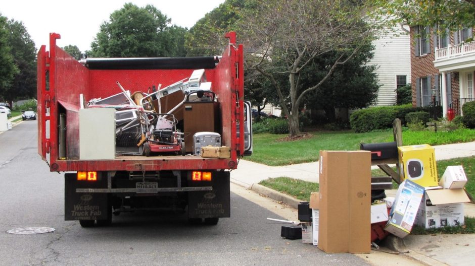 How Junk Removal Can Support Your Organization and Declutter Your Space